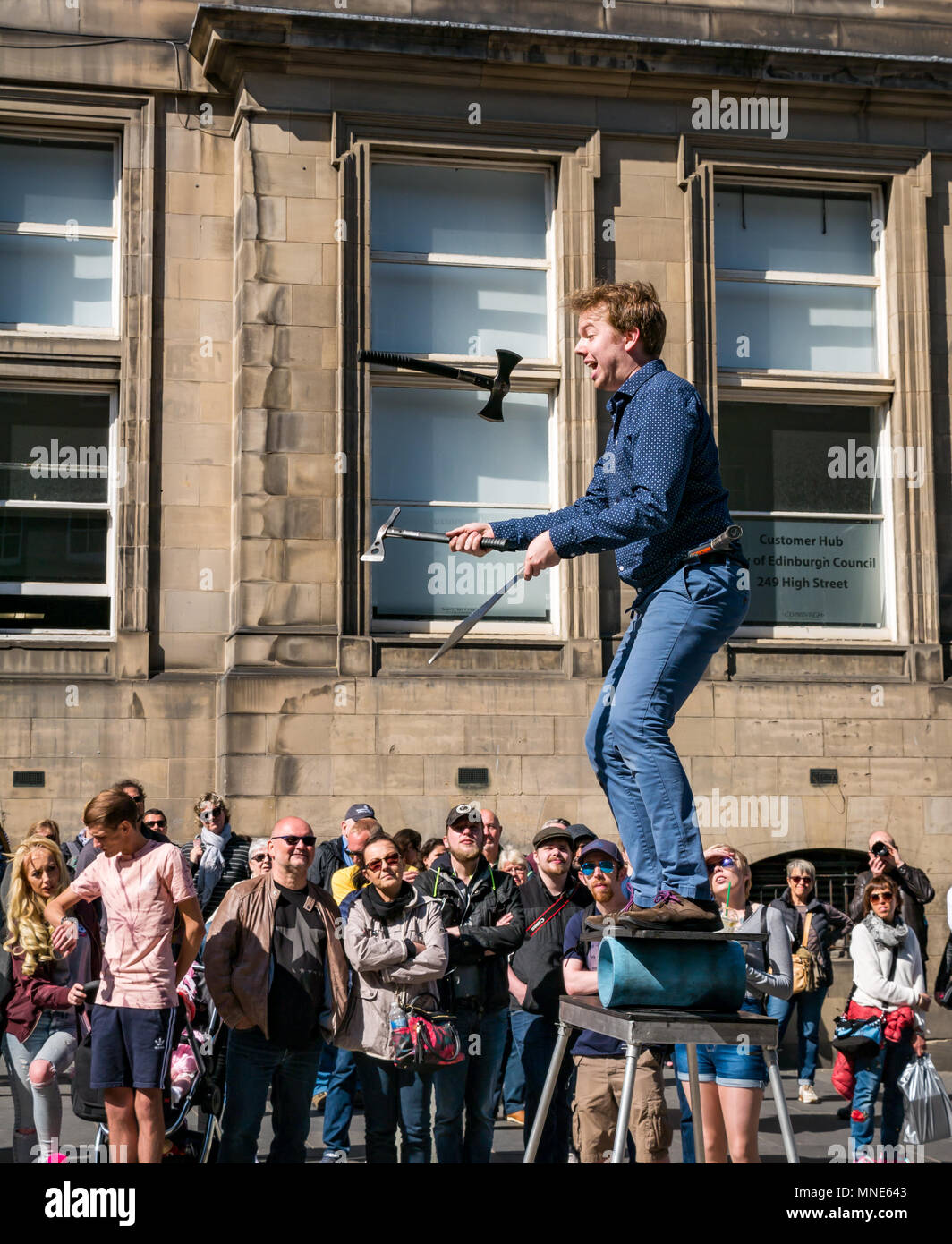 Juggling machetes hires stock photography and images Alamy
