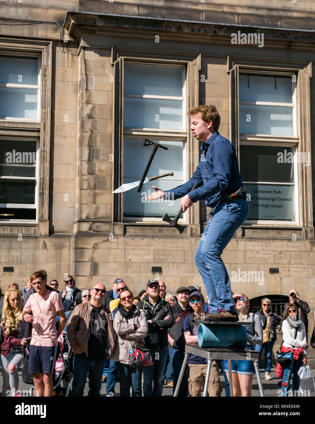 Juggling machetes hires stock photography and images Alamy