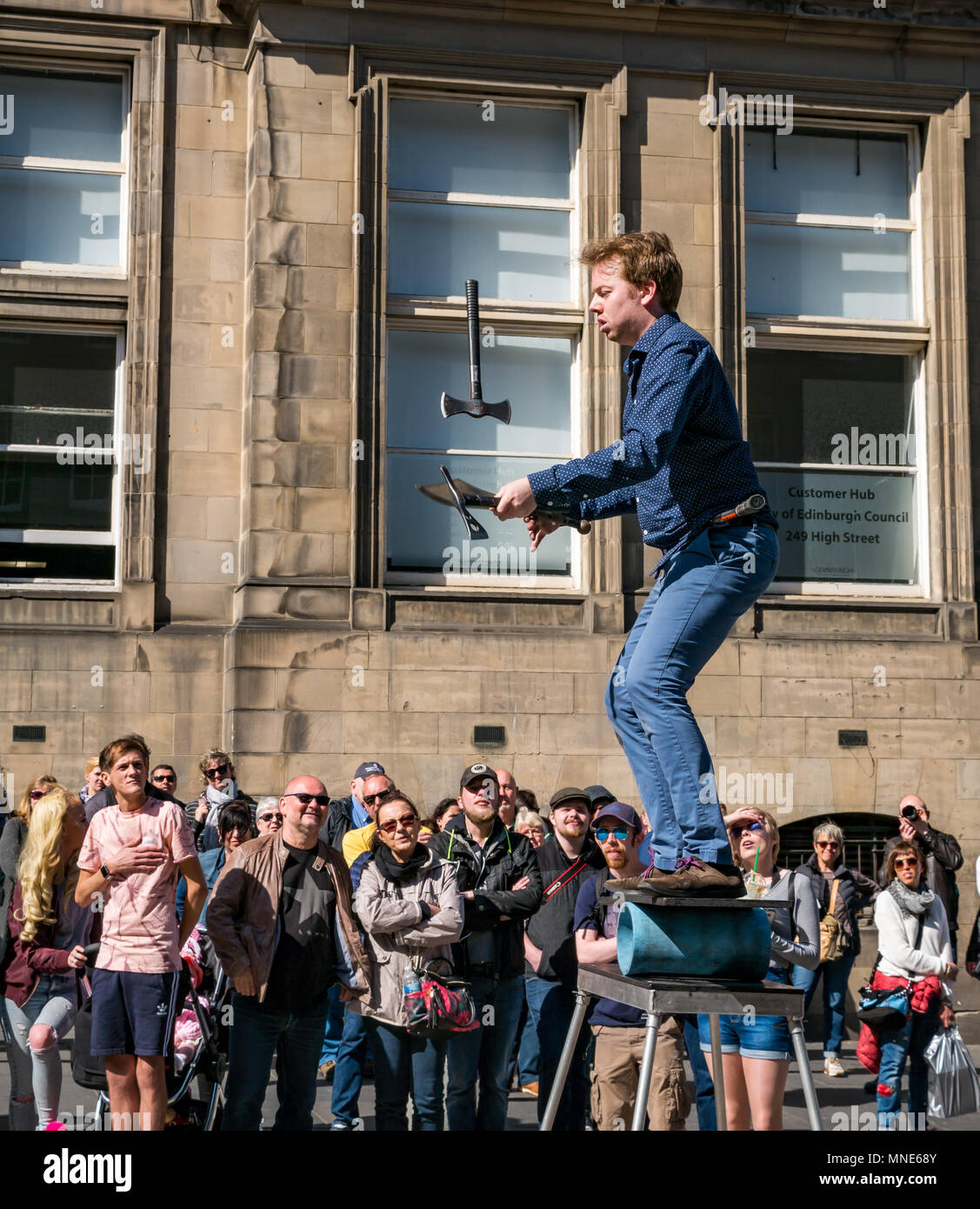 Juggling machetes hires stock photography and images Alamy