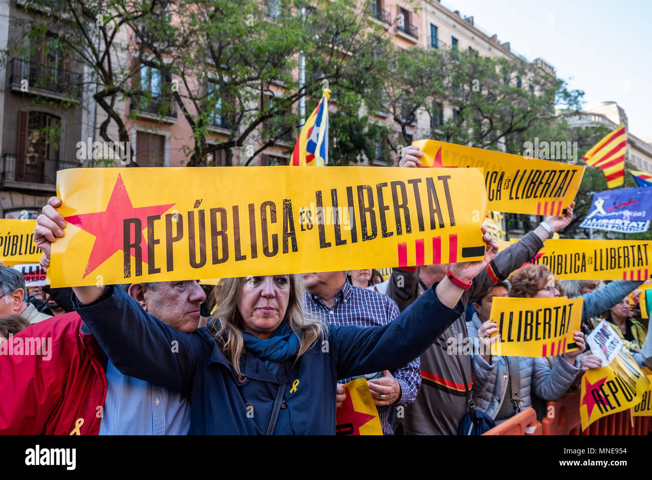 A protester is seen showing a sign with the text 'Catalan Republic'. Act of protest to request the release of political prisoners Jordi Sànchez and Jordi Cuixart who have been in prison for seven months. It is the circumstance that it has been the first act in Catalonia of the president-elect of the Generalitat Qim Torra who has attended the rally. Stock Photo