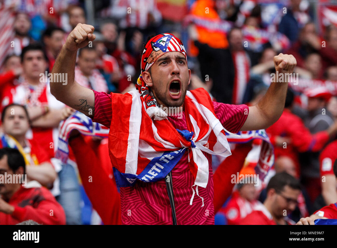 feminin procent absorption Atletico Madrid fans before the UEFA Europa League Final match between  Marseille and Atletico Madrid at Parc Olympique Lyonnais on May 16th 2018  in Lyon, France. (Photo by Daniel Chesterton/phcimages.com Stock Photo -