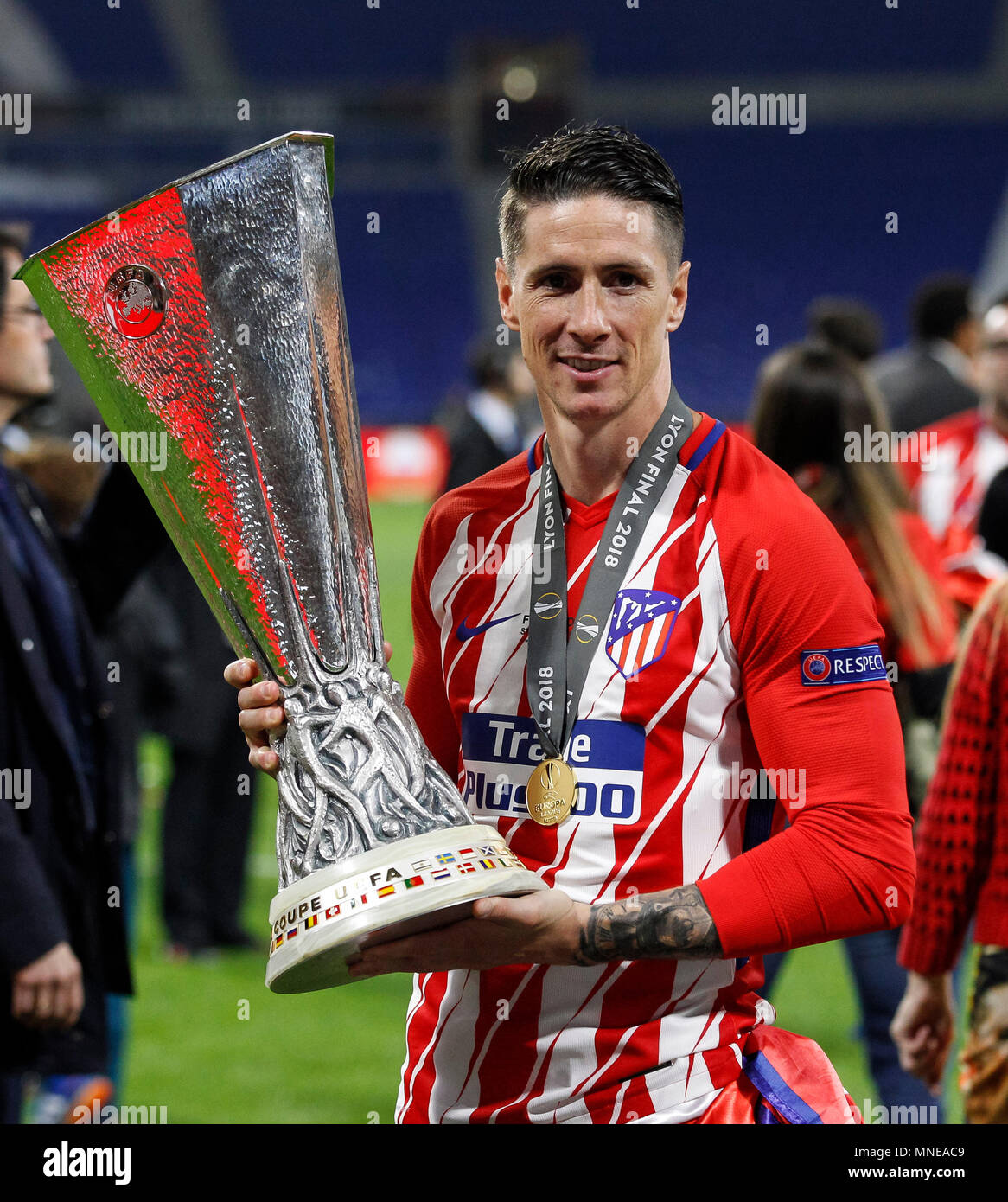 Fernando Torres Of Atletico Madrid Celebrates With The Trophy After The 