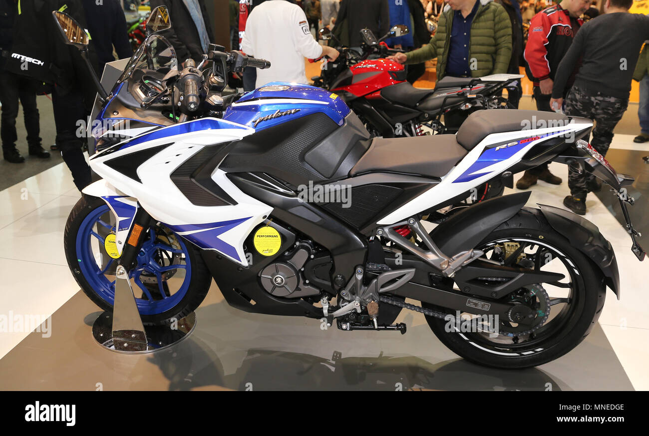 Bajaj pulsar rs200 hi res stock photography and images Alamy