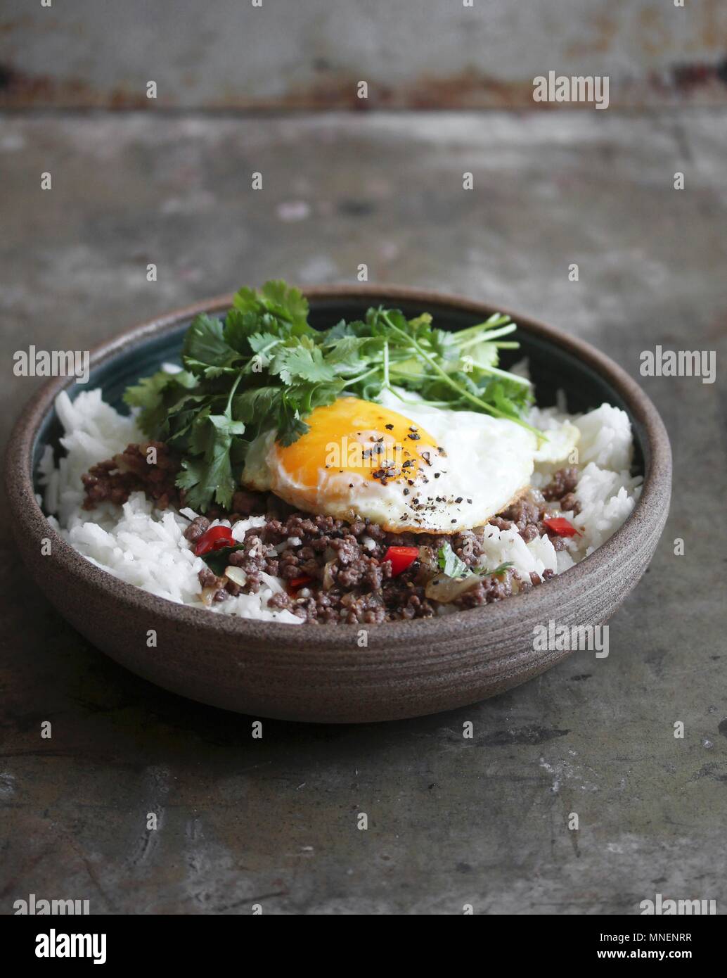 Pad kra Pao (mince with basil and a fried egg, Thailand) Stock Photo