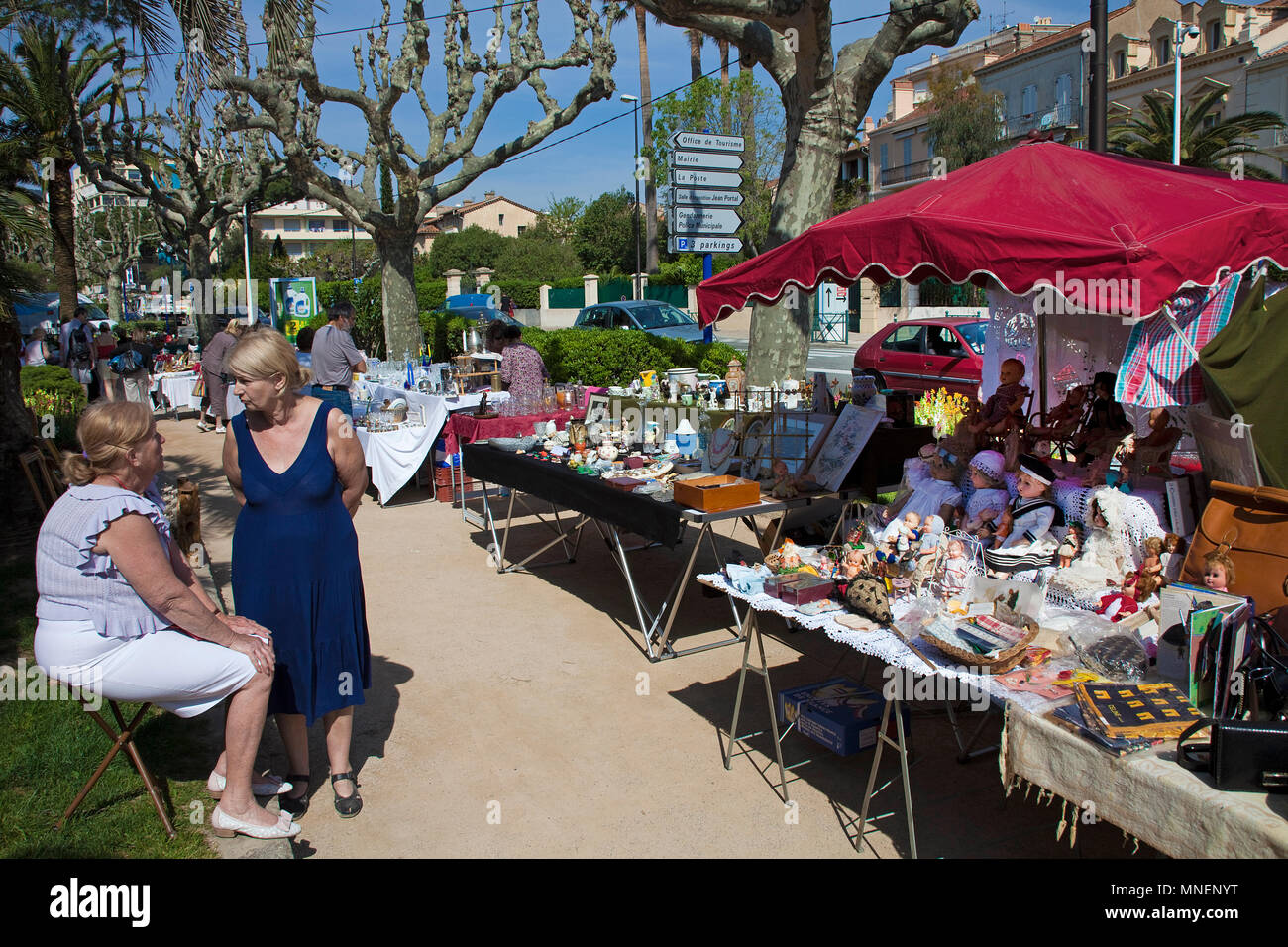 Flee market at old town of Sainte-Maxime, Cote d'Azur, Département Var, Provence-Alpes-Côte d’Azur, South France, France, Europe Stock Photo