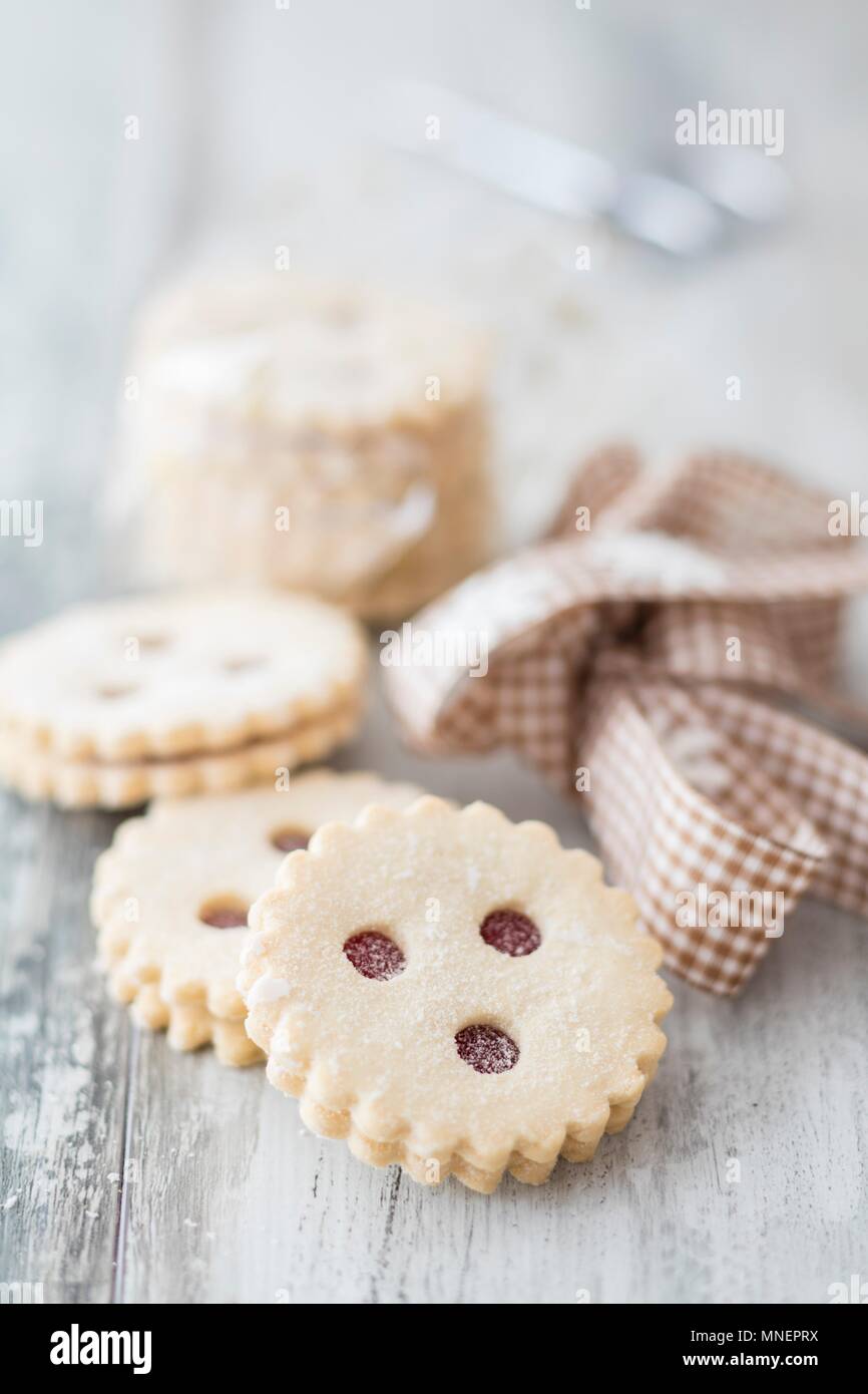 Strawberry jam round shortbread cookies Stock Photo Alamy