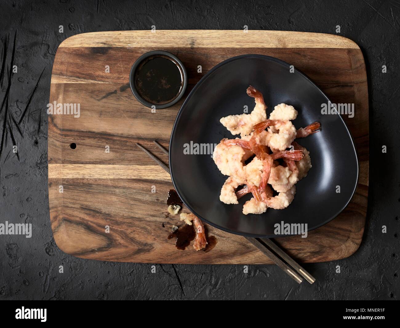 Tempura prawns and soy sauce (Japan Stock Photo Alamy