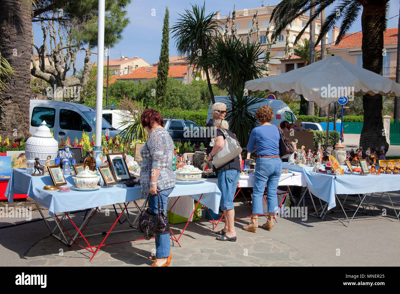 Flee market at old town of Sainte-Maxime, Cote d'Azur, Département Var, Provence-Alpes-Côte d’Azur, South France, France, Europe Stock Photo