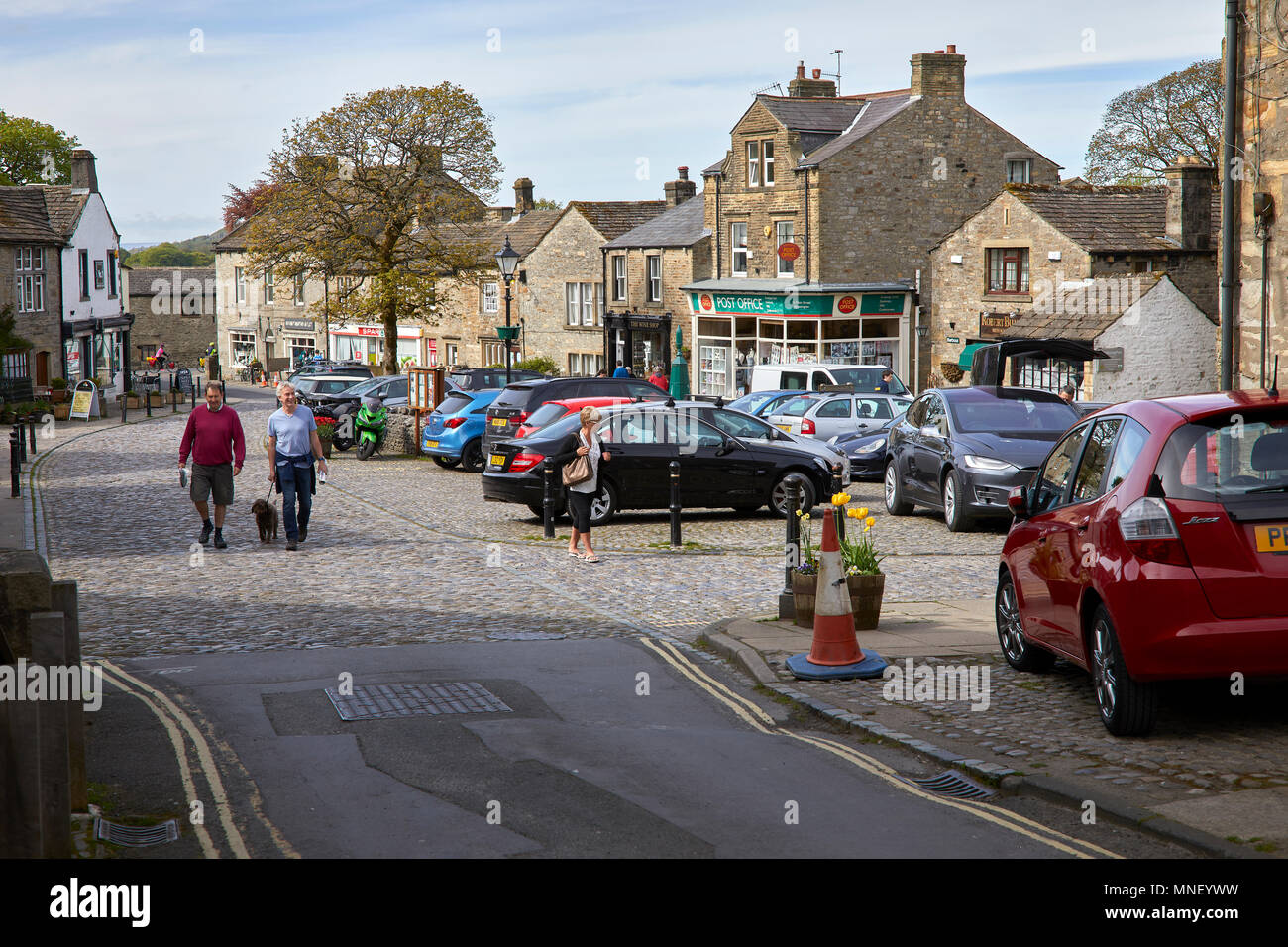 A sunny and inviting view of the village square of Grassington. Nr Skipton in Wharfedale, North Yorkshire Stock Photo