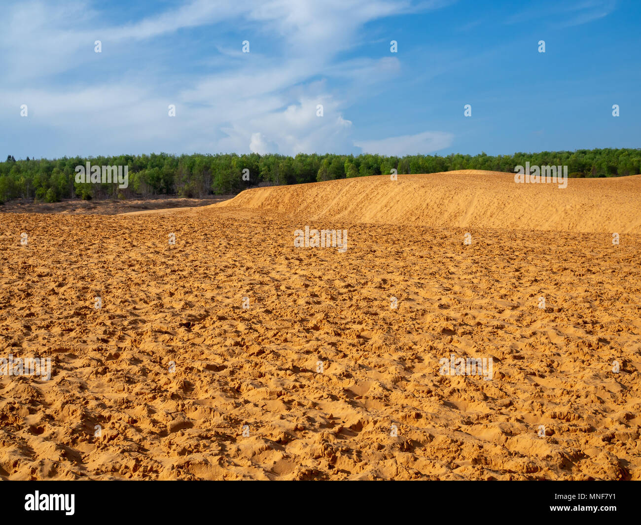 Bluse Sky High Resolution Stock Photography and Images - Alamy