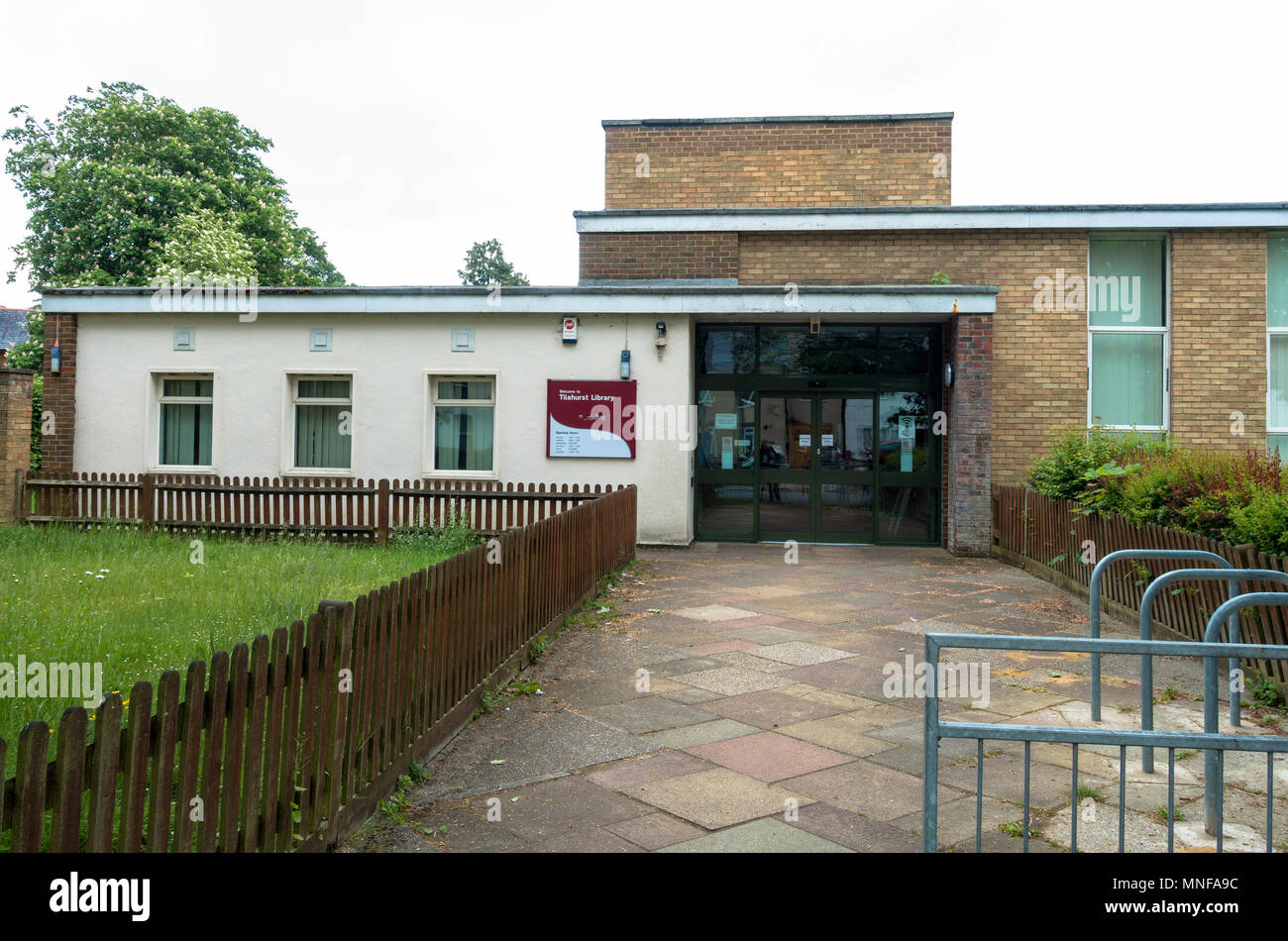 Tilehurst Library on School Road, Reading Stock Photo Alamy