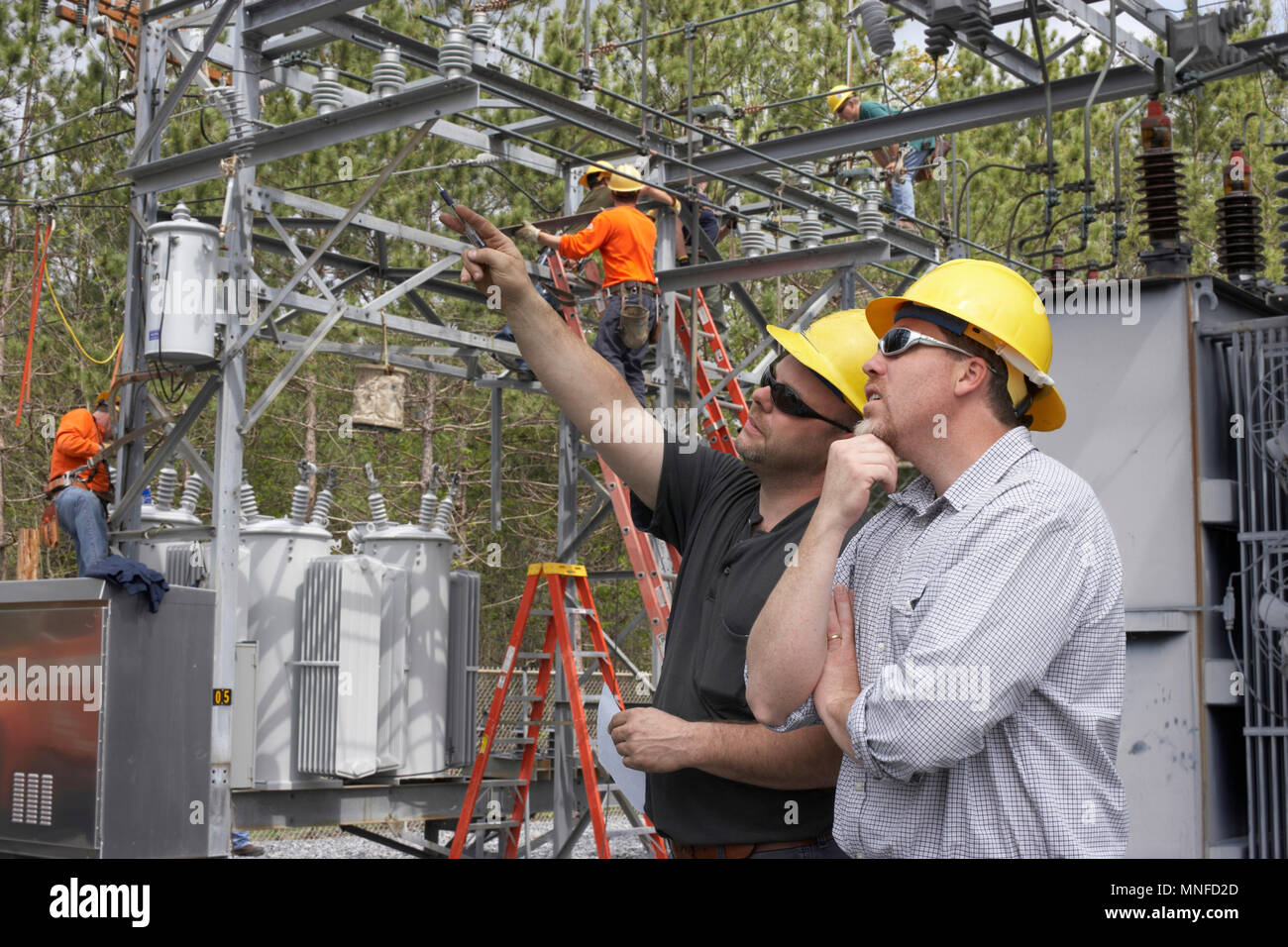 Electric utility lineman hires stock photography and images Alamy