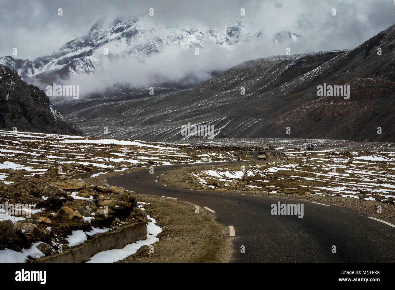 Lachen, Sikkim, India - 30 April, 2018: A SUV travelling through the himalayan roads of North Sikkim near Gurudongmar Lake at 17000 ft altitude, Lache Stock Photo