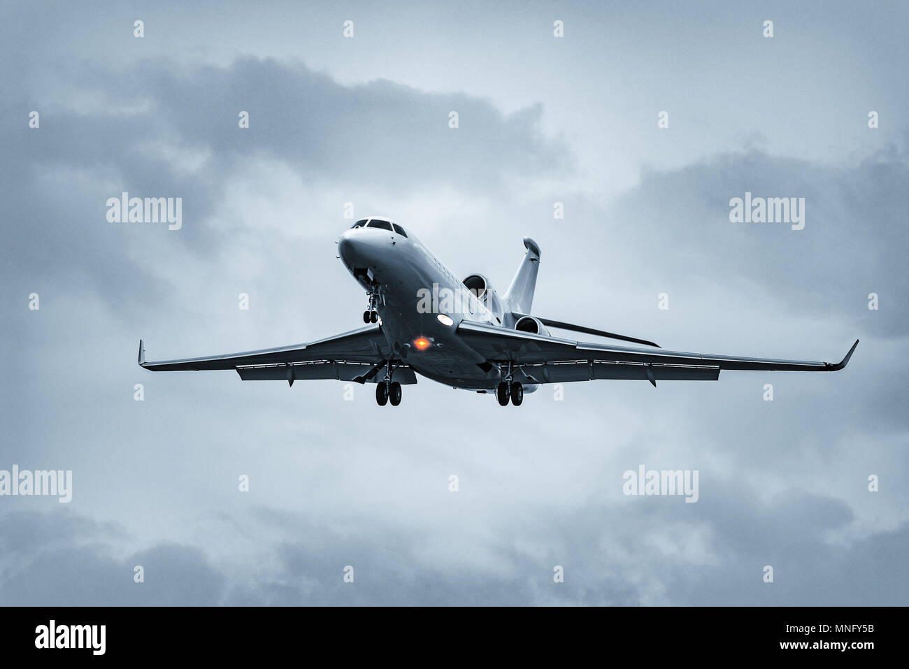 Landing of the passenger plane Stock Photo - Alamy
