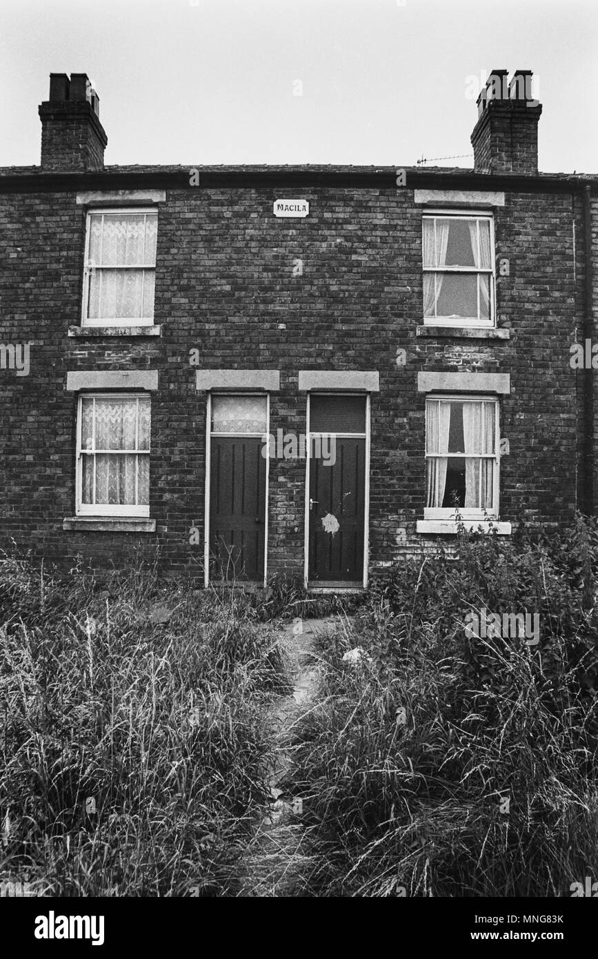 Row terraced cottages Black and White Stock Photos & Images Alamy