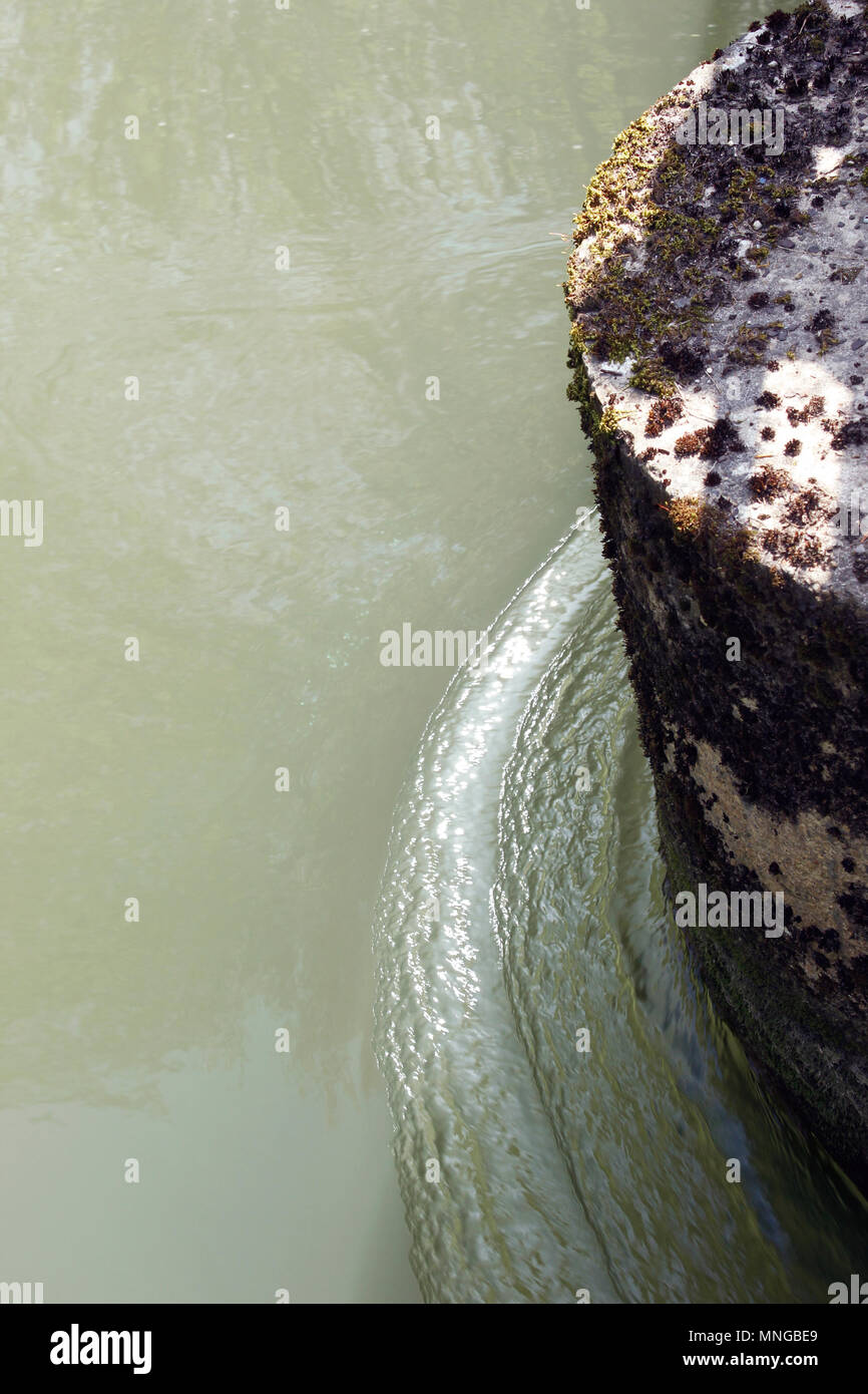 Fast flowing water circling a weir pillar at Weirs Lane Oxford Stock Photo
