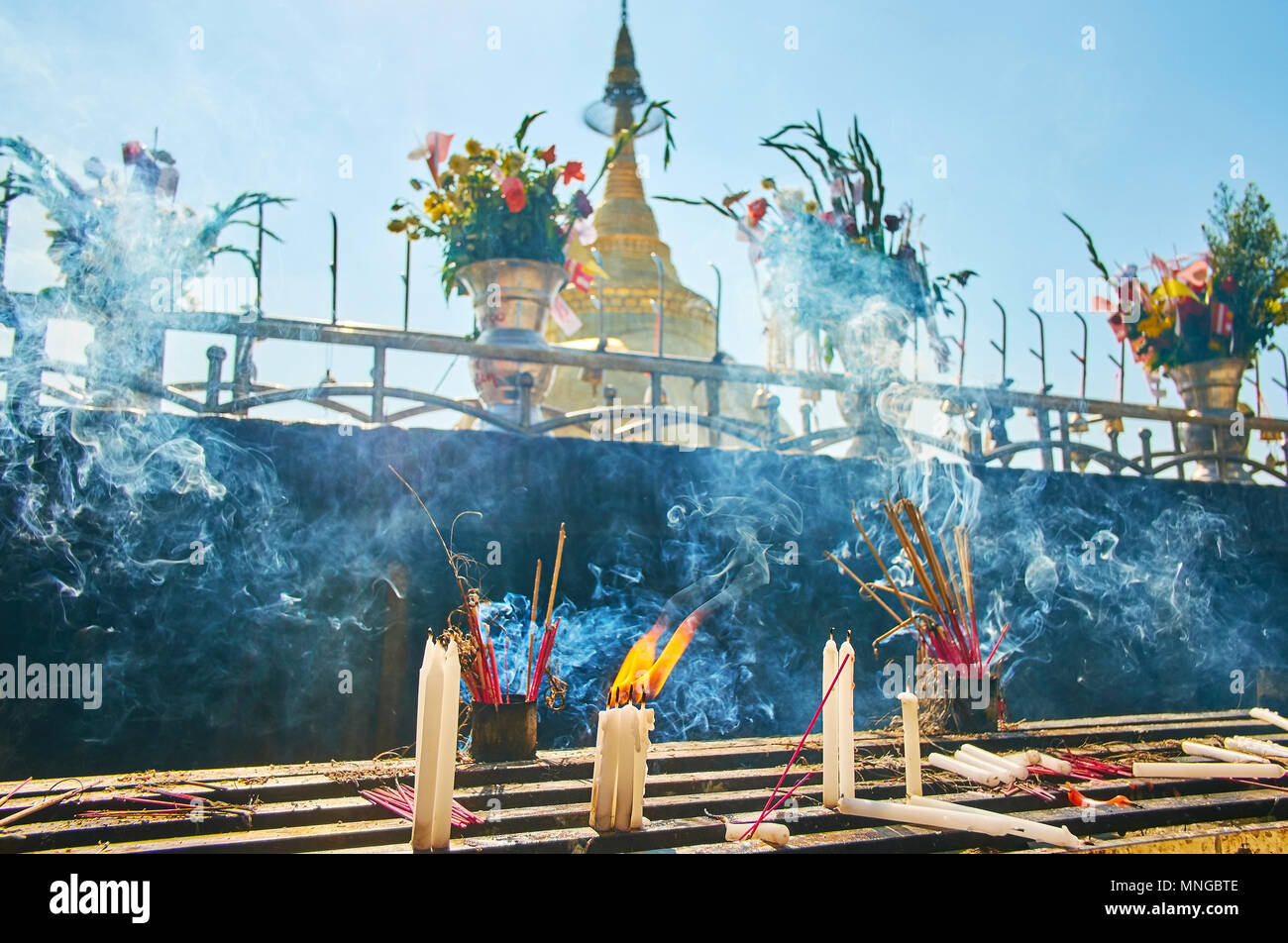 Golden altar of incense hires stock photography and images Alamy