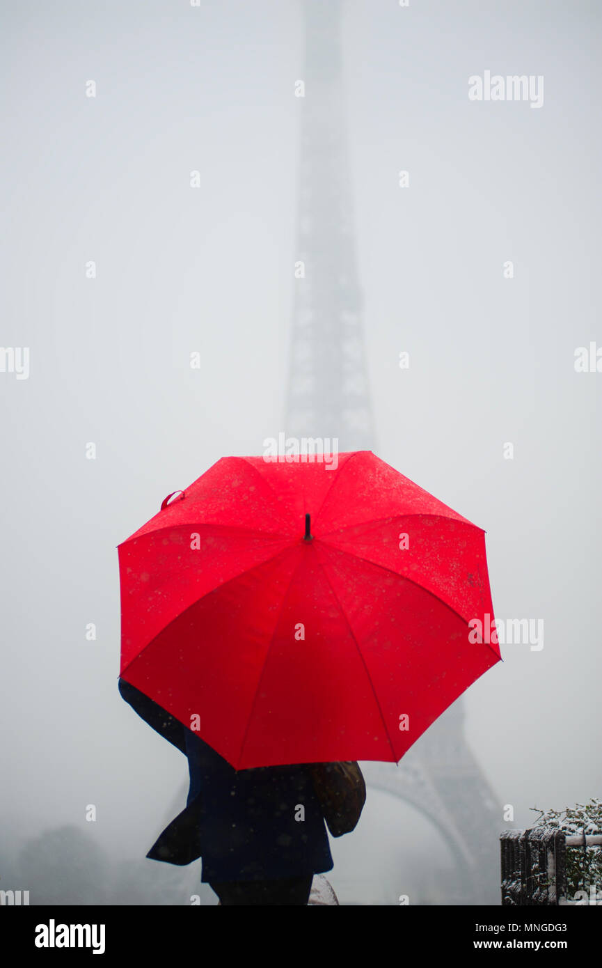 Red Black White Umbrella Paris Eiffel Tower Stock Photo Alamy