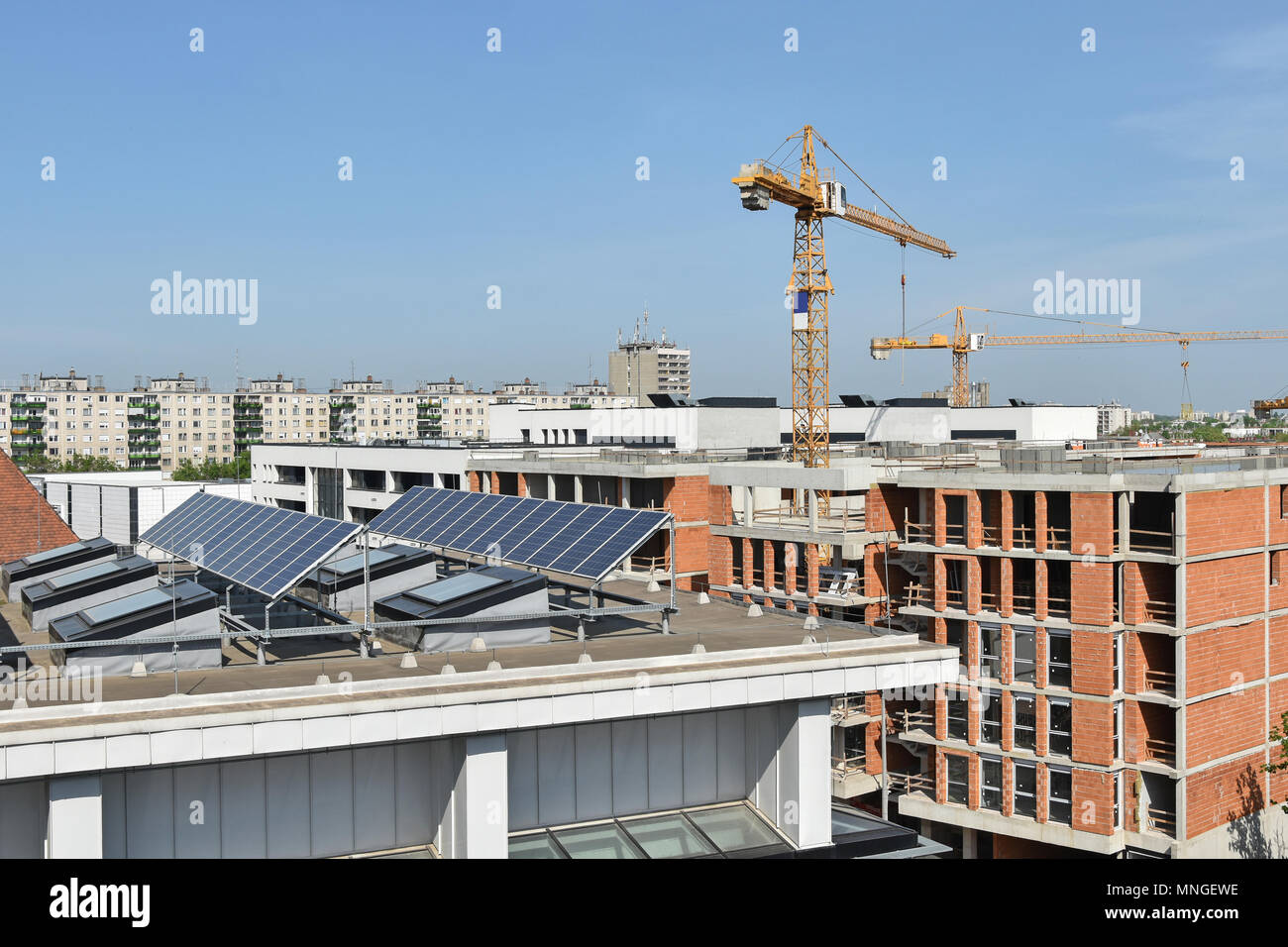 Construction of new apartment buildings in the city Stock Photo - Alamy