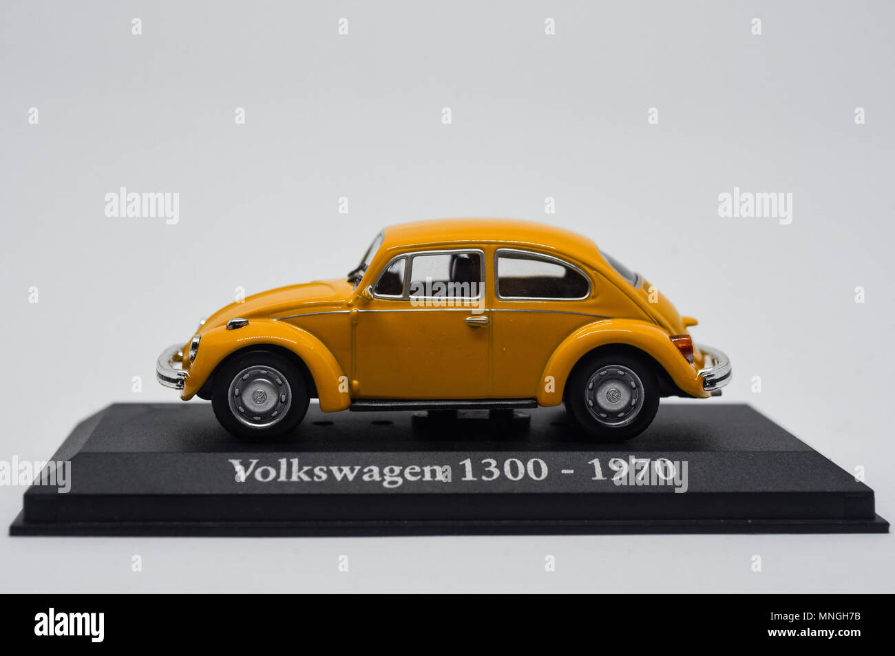 CARARAMA Volkswagen New Beetle 1:72/ Yellow/ Children/ Mini car/ Toy/ miniatur 