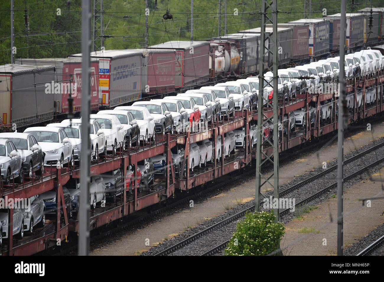 Rail freight traffic, goods traffic, freight car transport, new cars, cars are transported on freight cars, 16.05.2018. | usage worldwide Stock Photo