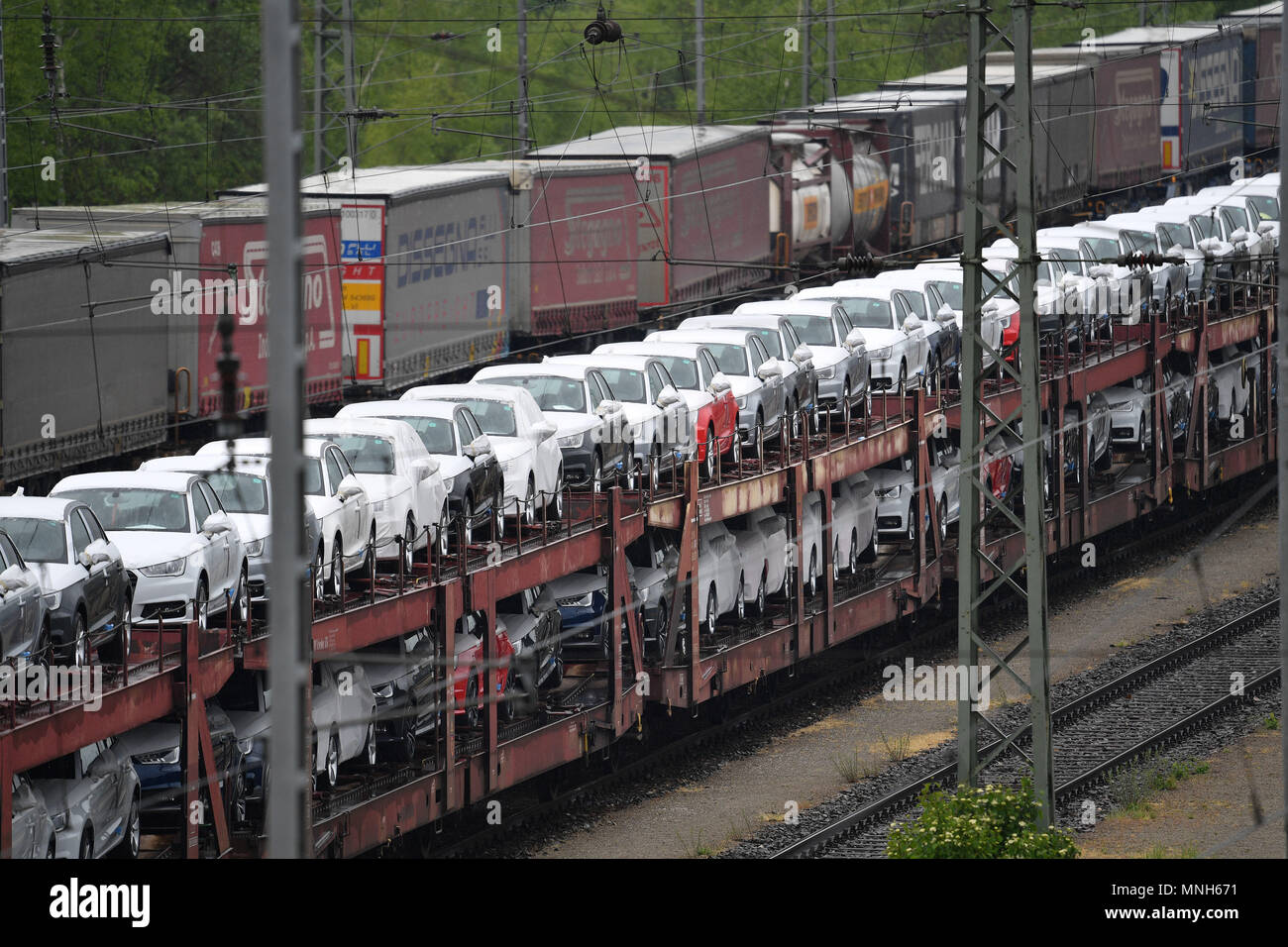 Rail freight traffic, goods traffic, freight car transport, new cars, cars are transported on freight cars, 16.05.2018. | usage worldwide Stock Photo