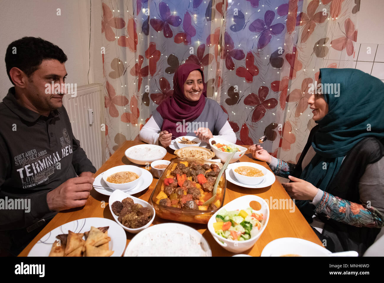 Ramadan Family Stock Photos & Ramadan Family Stock Images 