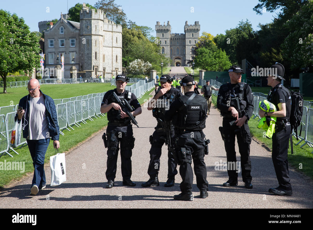 Heavily armed police officers stand hi-res stock photography and images ...