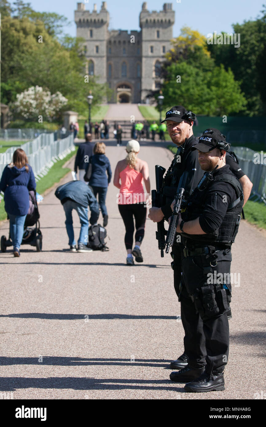 Heavily armed police officers stand hi-res stock photography and images ...