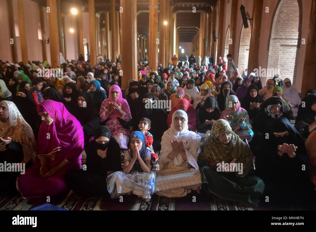 May 17, 2018 - Srinagar, J&K, India - Kashmiri Muslim women pray inside ...