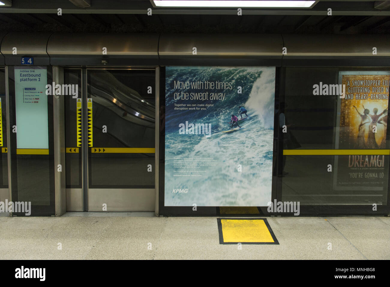 Kpmg canary wharf hi-res stock photography and images - Alamy