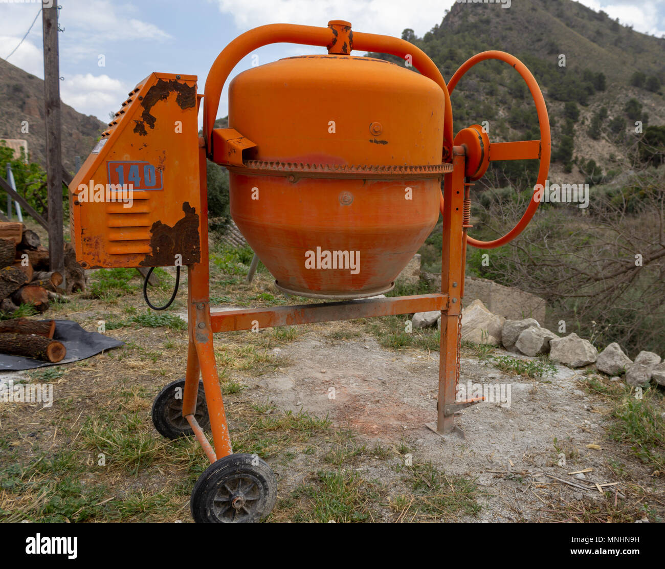 Cement mixer hires stock photography and images Alamy