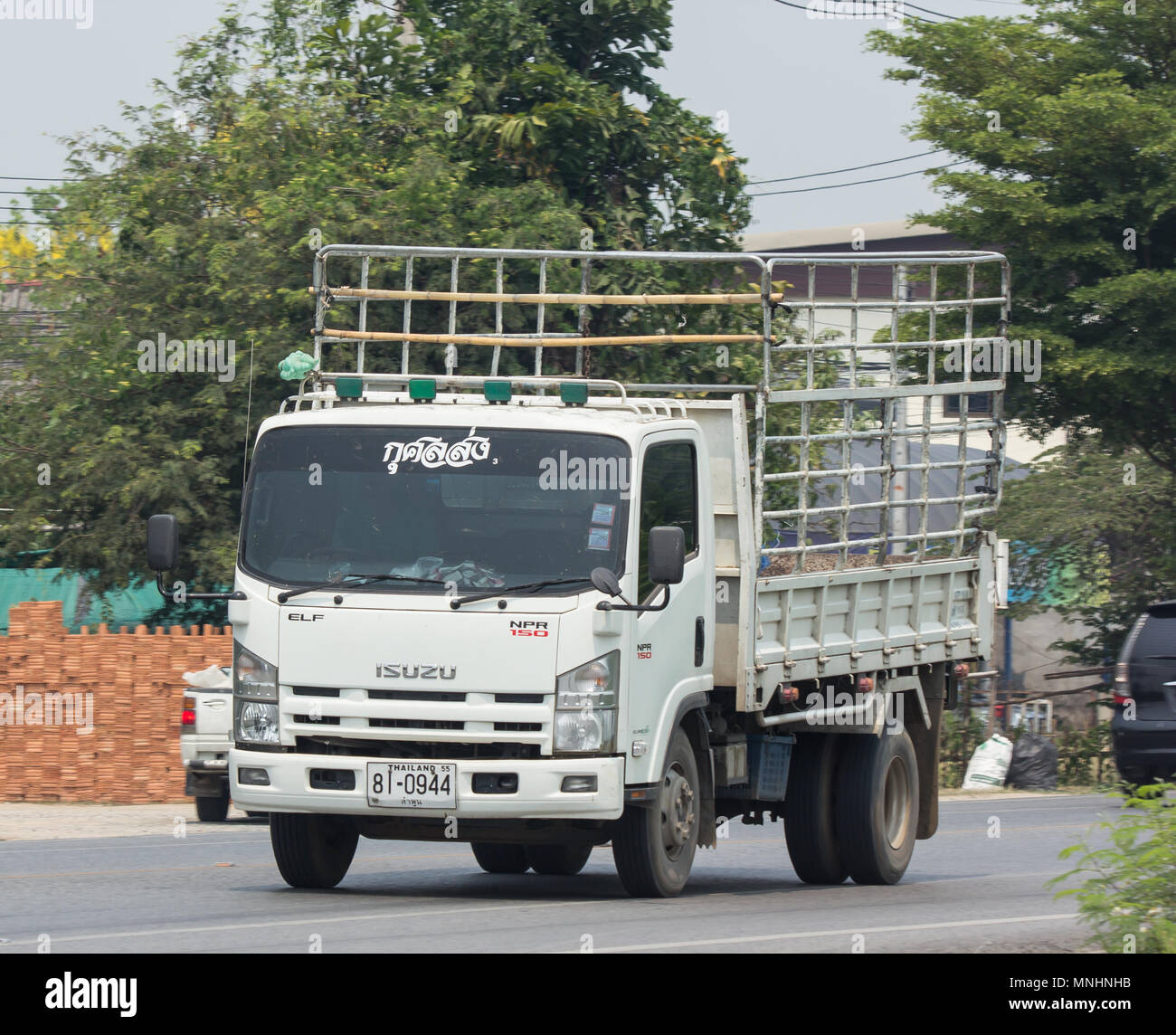 Page 7 8 Wheel Lorry High Resolution Stock Photography And Images Alamy