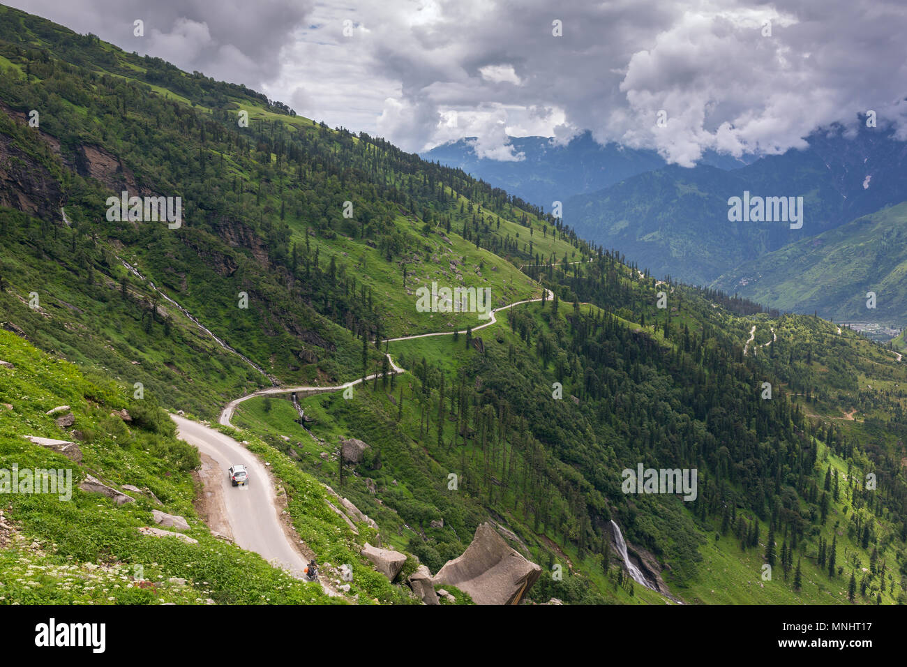 Road from Rohtang pass through the beautiful green Kullu valley in Himachal Pradesh state, India Stock Photo