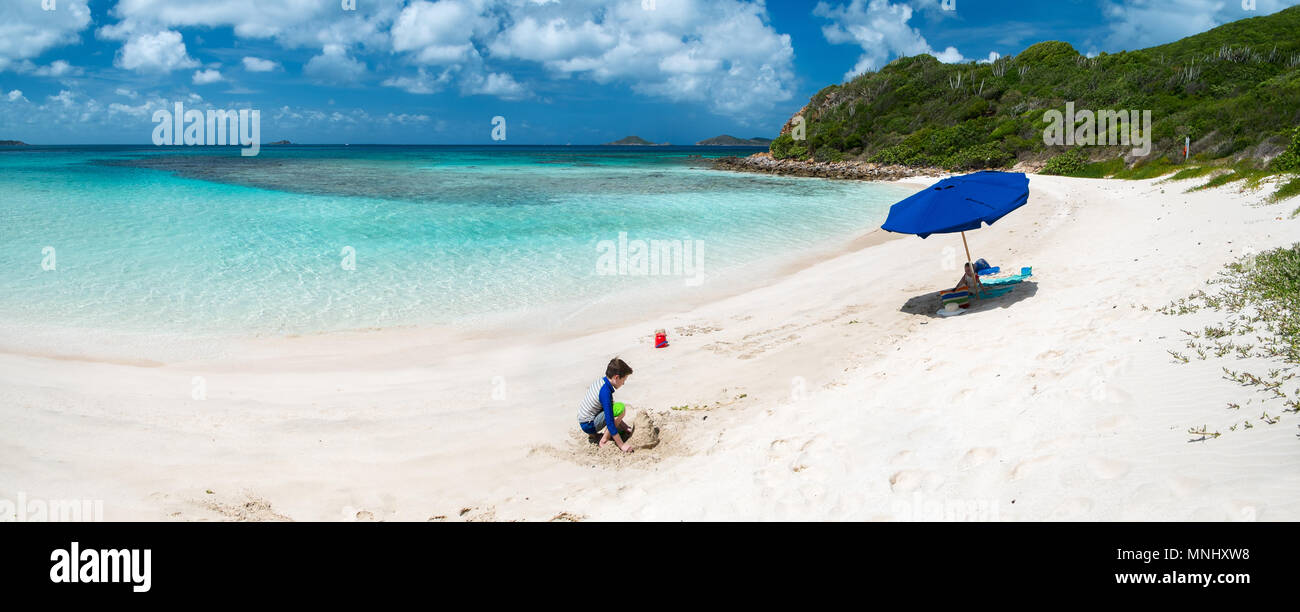 Beach picnic kids hi-res stock photography and images - Alamy