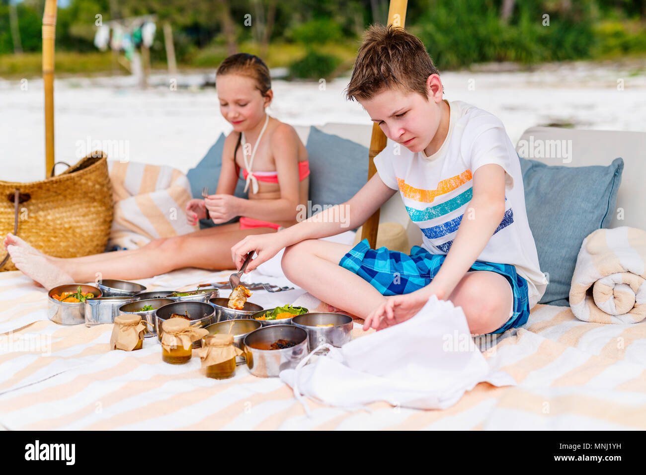 Beach picnic kids hi-res stock photography and images - Alamy