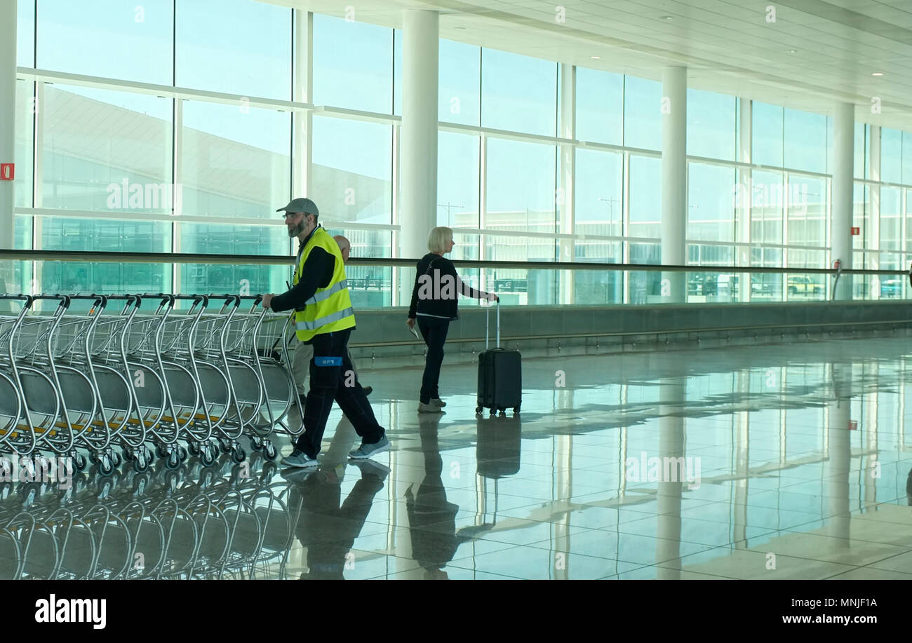 Air passengers going gate hi-res stock photography and images - Alamy