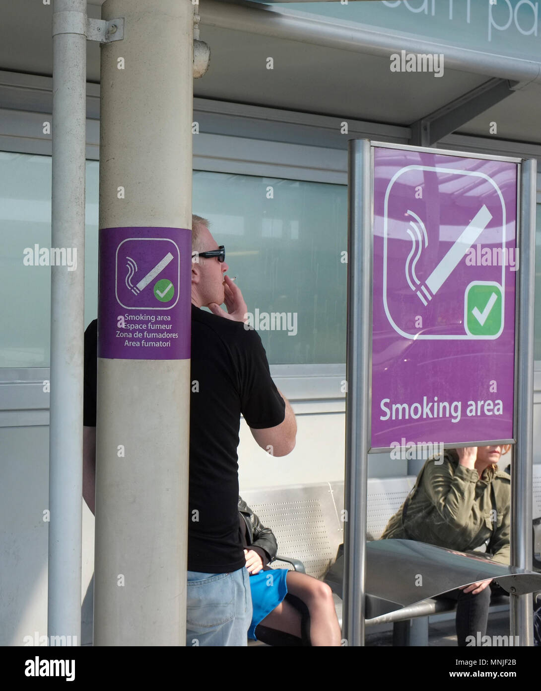 smoking area outside gatwick airport south terminal Stock Photo Alamy