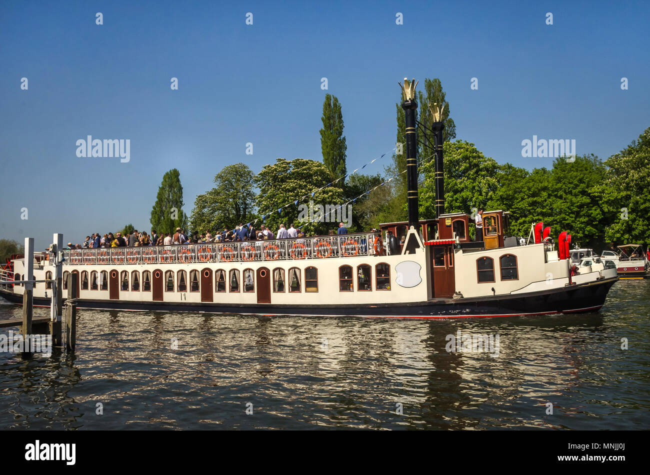 Paddle Wheel Boat Stock Photos &amp; Paddle Wheel Boat Stock ...