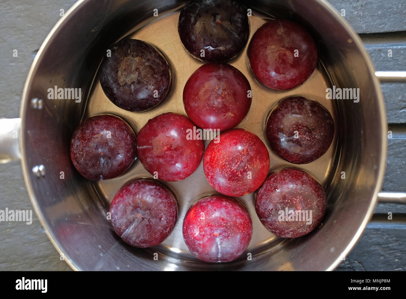 Stewing fruit hires stock photography and images Alamy