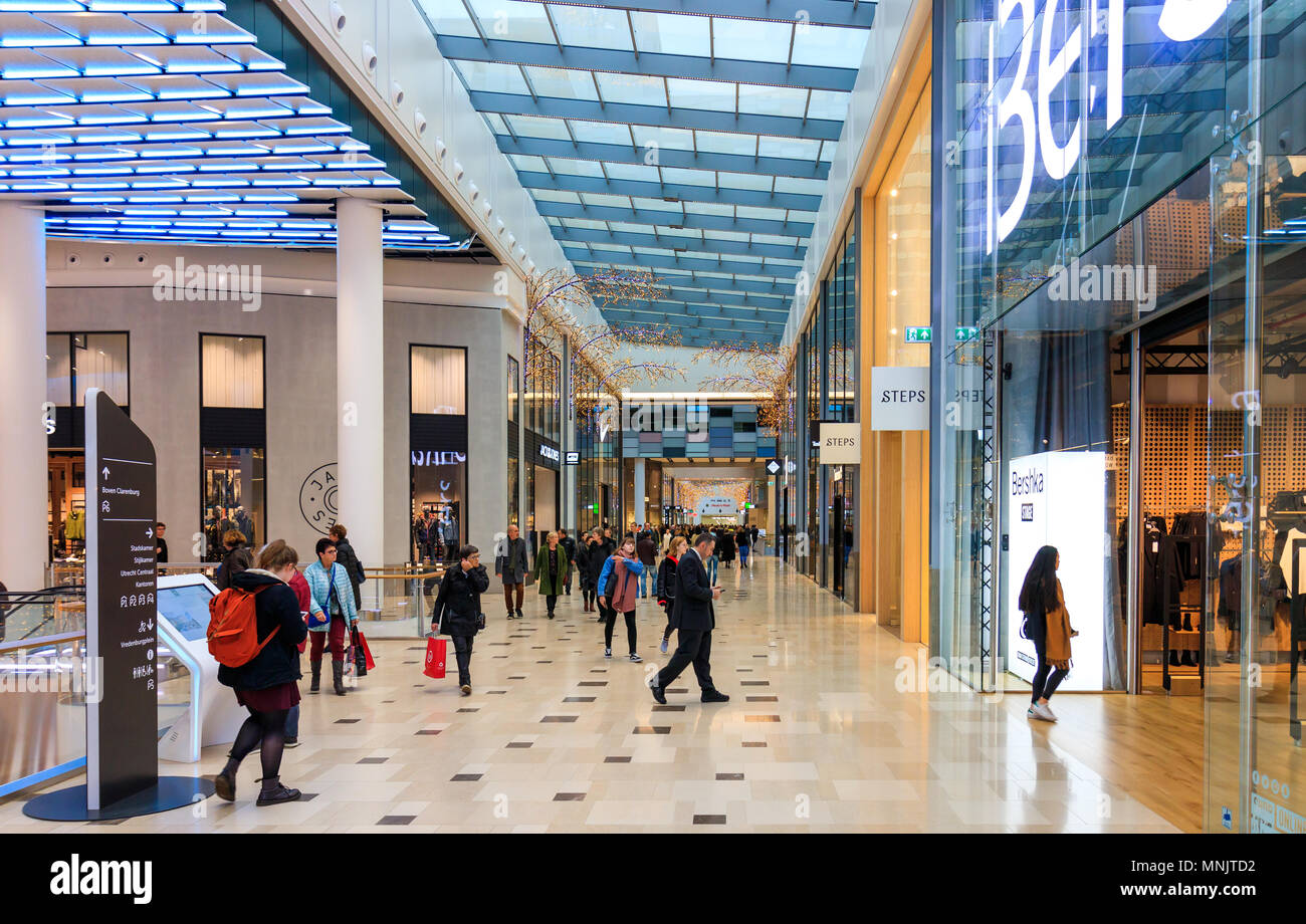 Netherlands, Utrecht, 16 November 2017 - Hoog Catharijne Shopping Mall In  Utrecht Stock Photo - Alamy