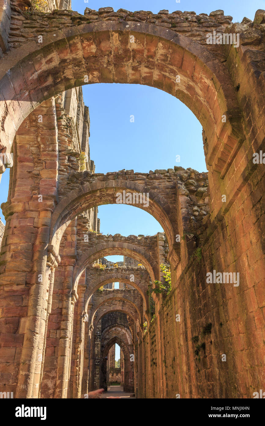 England, North Yorkshire, Ripon. Fountains Abbey, Studley Royal. UNESCO World Heritage Site. National Trust, Cistercian Monastery. Ruins of Church Abb Stock Photo