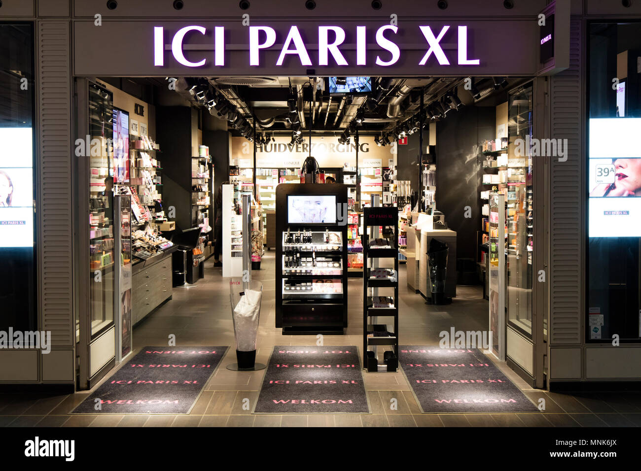 Doordringen zwaarlijvigheid Ik zie je morgen Amsterdam, Netherlands-march 11, 2017: ici paris xl store in Amsterdam  Stock Photo - Alamy