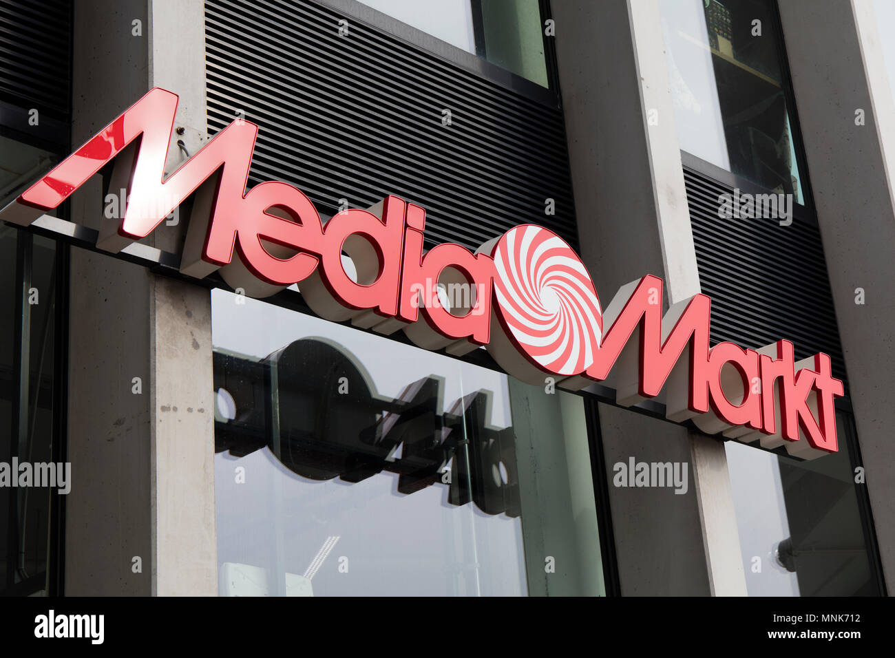 AMSTERDAM, NETHERLANDS - JULY 8, 2017: People walk by Media Markt store in  Amsterdam. Media Markt is the largest consumer electronics store chain in E  Stock Photo - Alamy