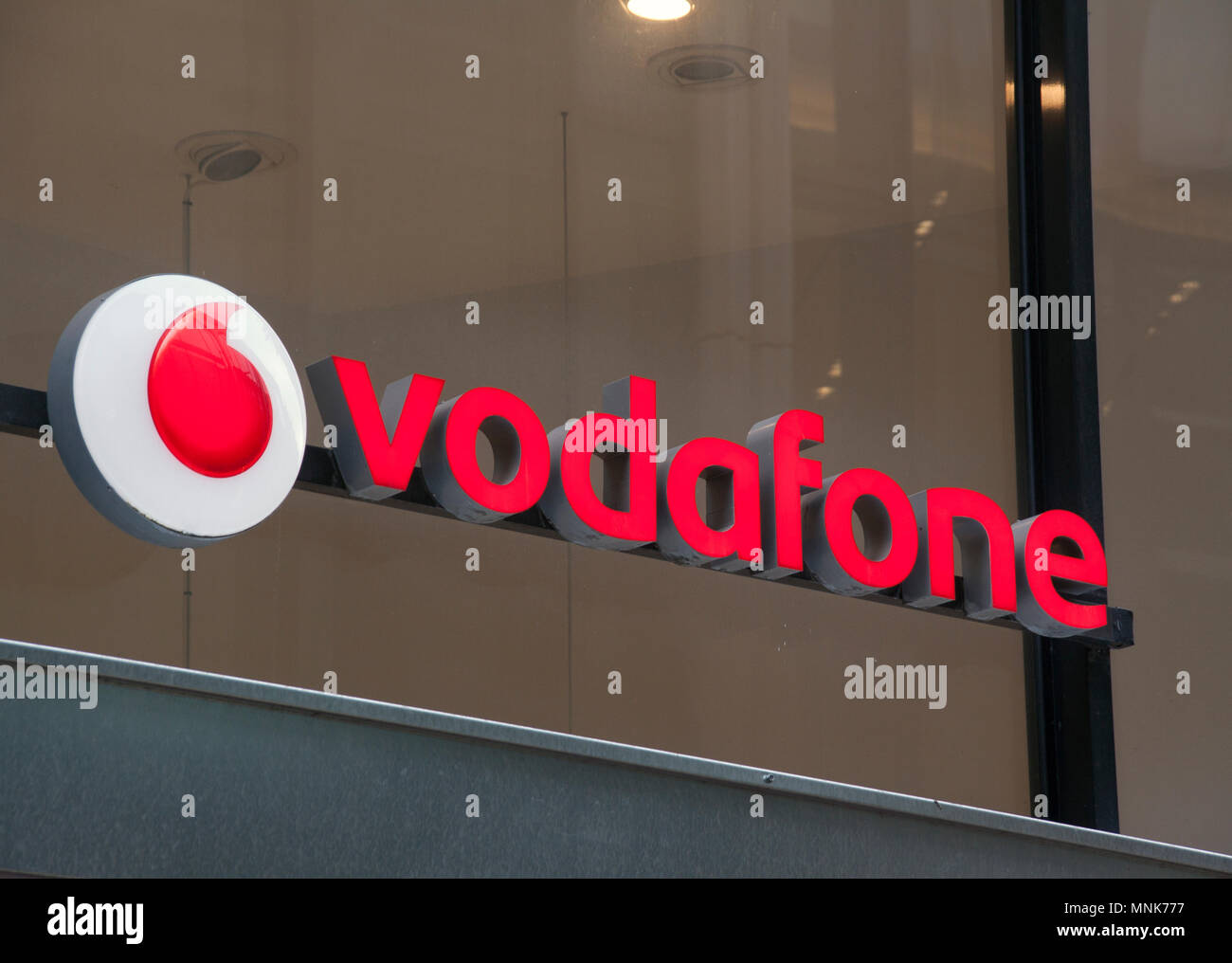 Amsterdam, Netherlands-februari 6, 2017: Letters vodafone on a shop in Amsterdam Stock Photo