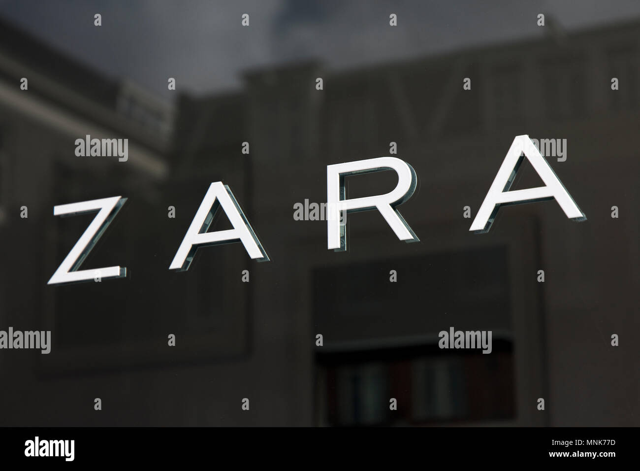 Zara logo hi-res stock photography and images - Alamy