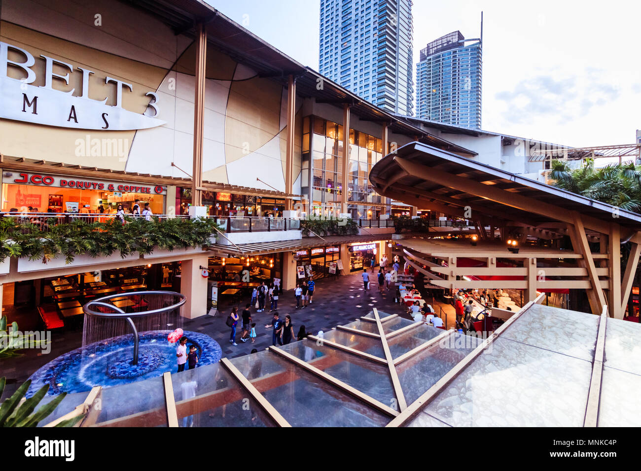 partido Republicano abrigo Fuera de servicio Philippines, Manila, Makati, 12 August 2017 - The Greenbelt Shopping Mall  In Makati, Philippines Stock Photo - Alamy
