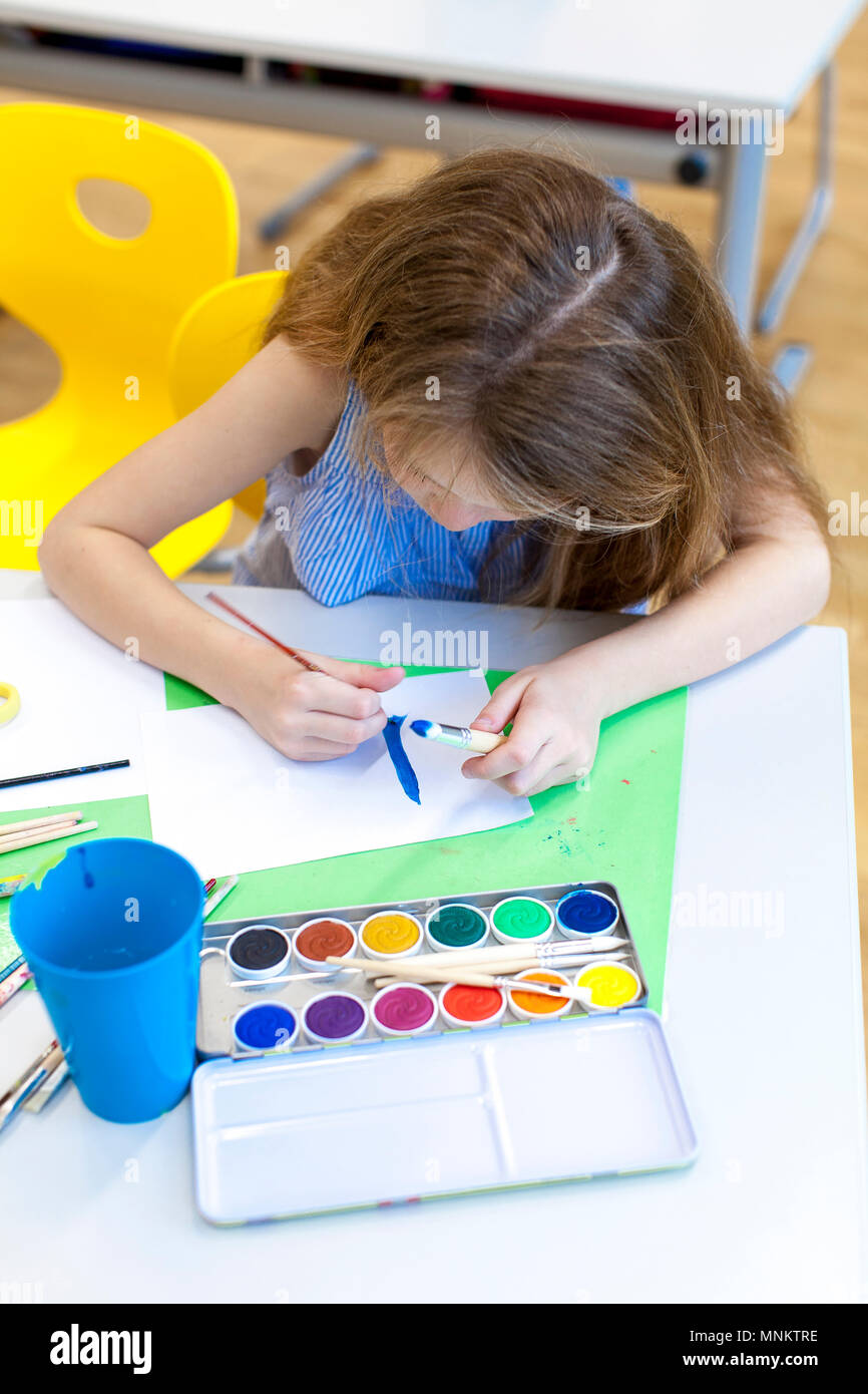 At school - pretty schoolgirl is drawing in the painting lessons Stock ...