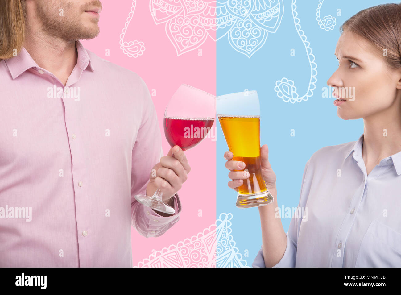 Clanging glasses hi-res stock photography and images - Alamy