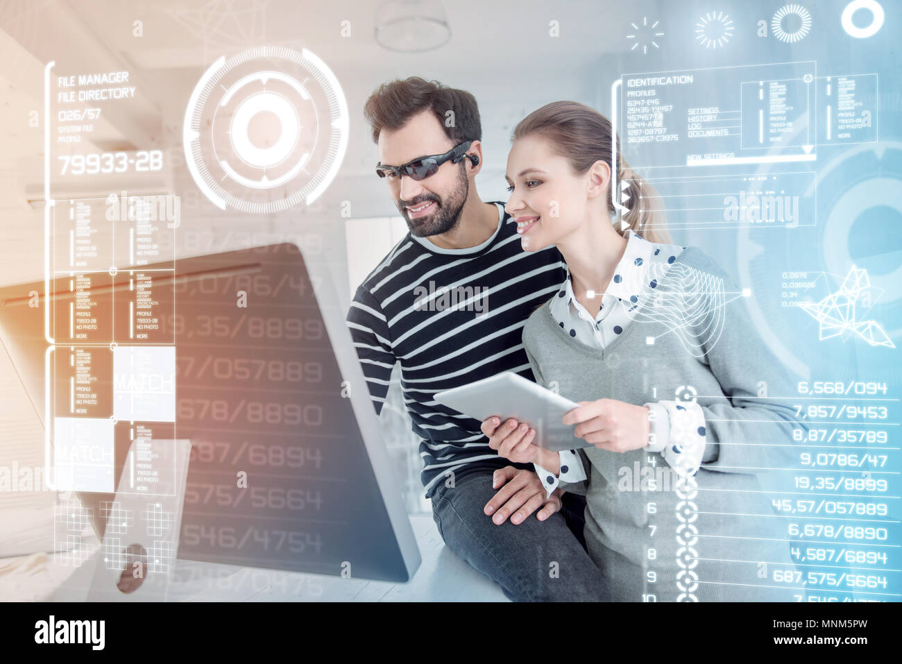 Female computer programmers hi-res stock photography and images - Alamy